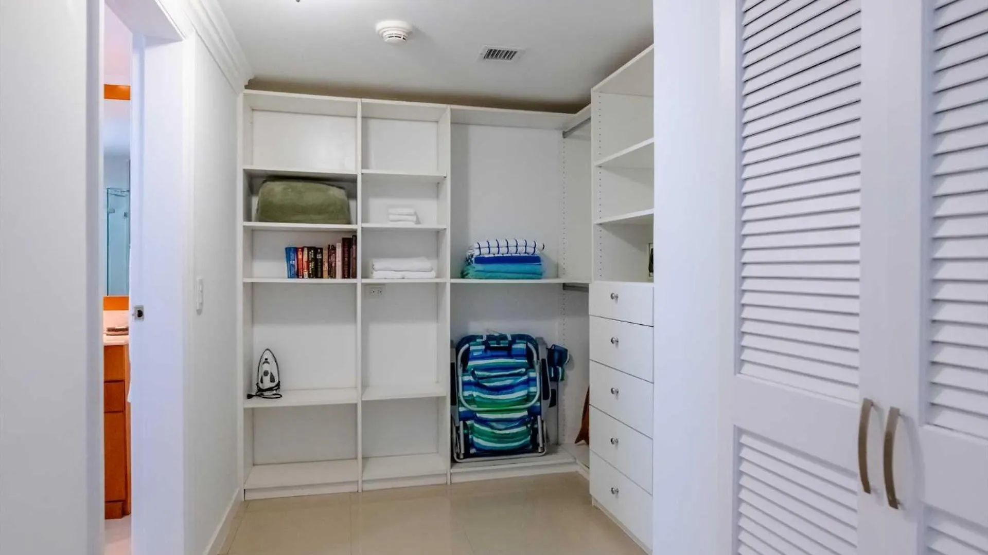 Beachfront - Best Beach View Studio - E422-1 Palm Beach Apartment