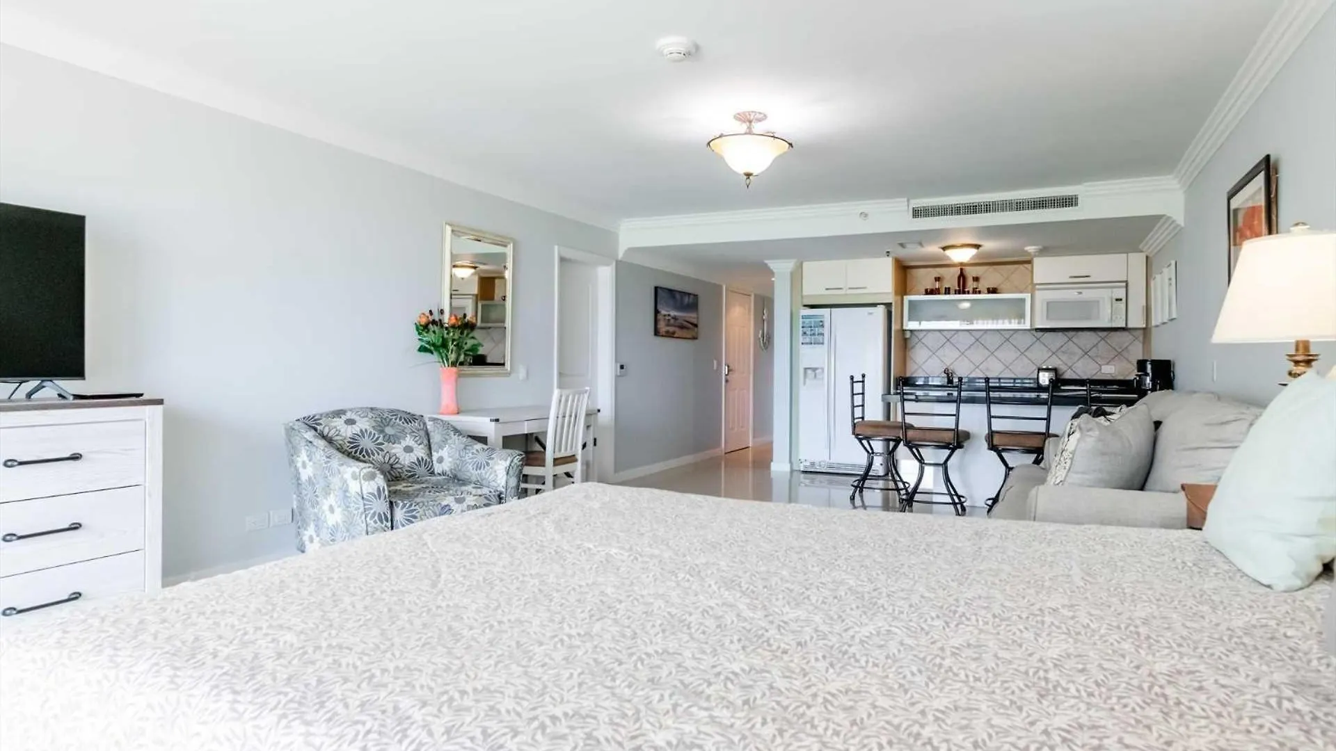 Beachfront - Best Beach View Studio - E422-1 Palm Beach