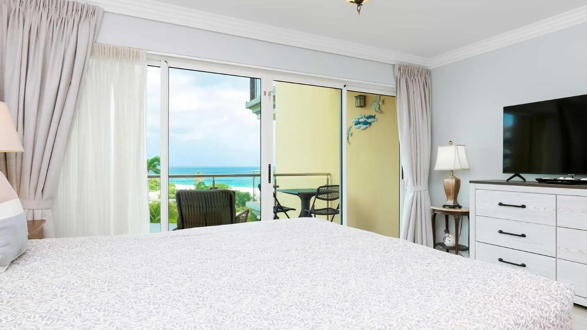 Beachfront - Best Beach View Studio - E422-1 Palm Beach Aruba