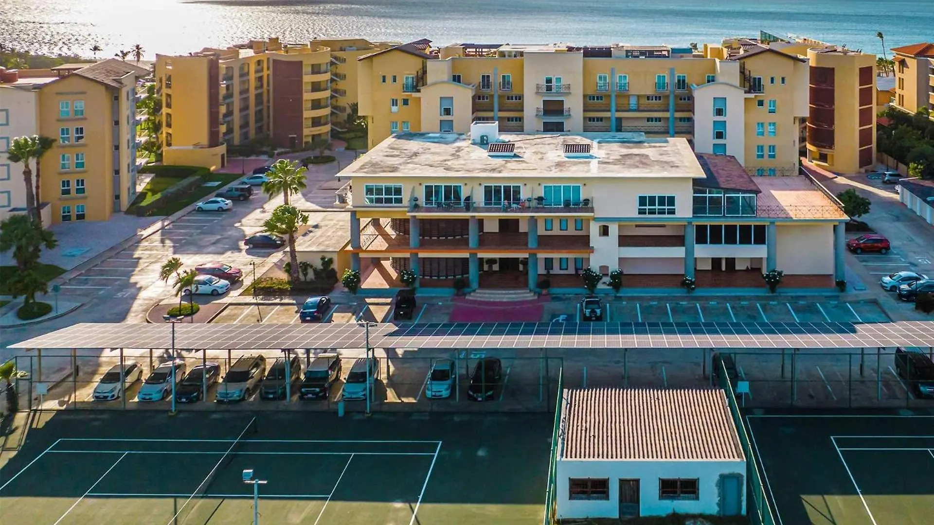 Beachfront - Best Beach View Studio - E422-1 Palm Beach Apartment