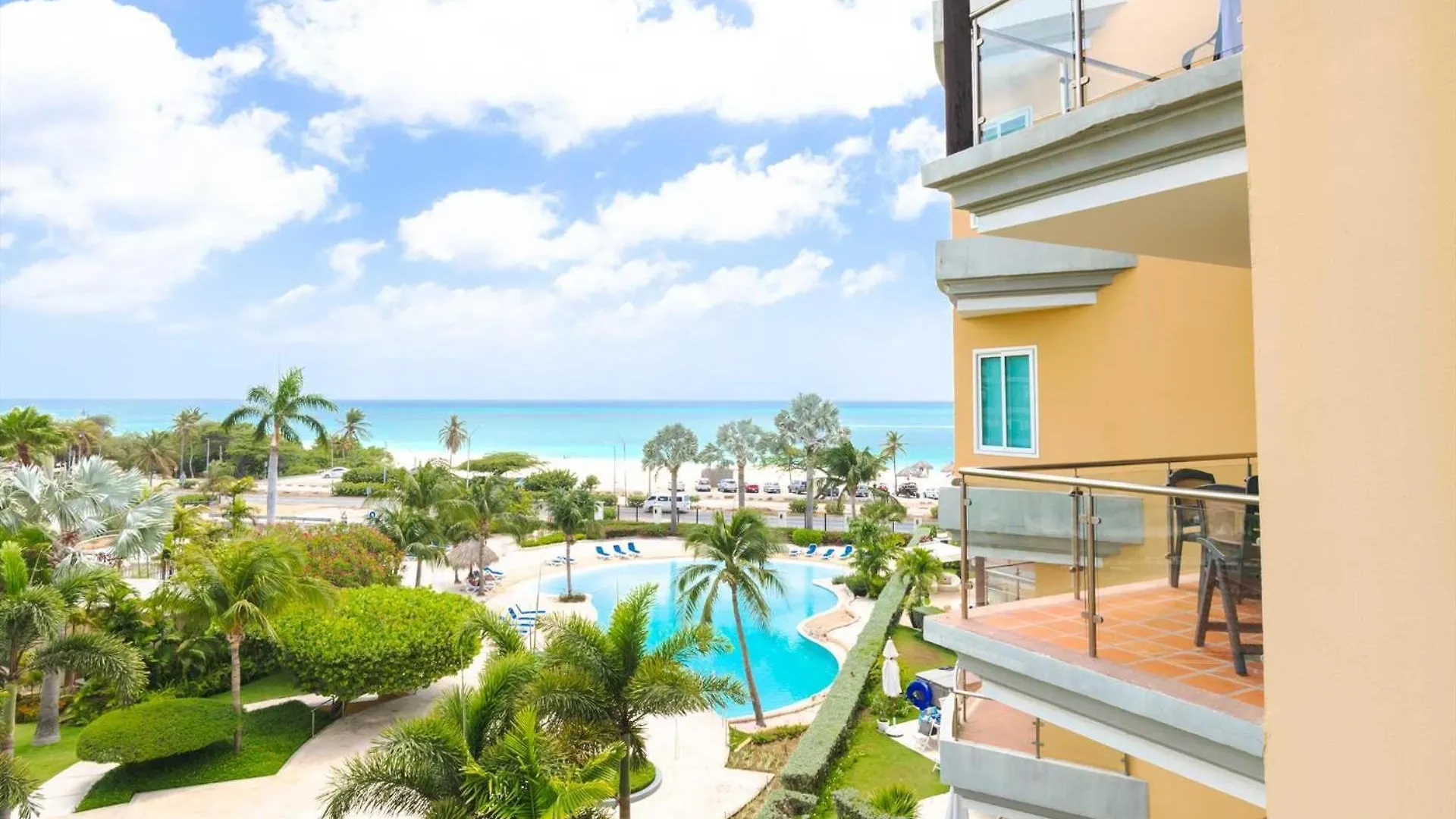 Beachfront - Best Beach View Studio - E422-1 Palm Beach
