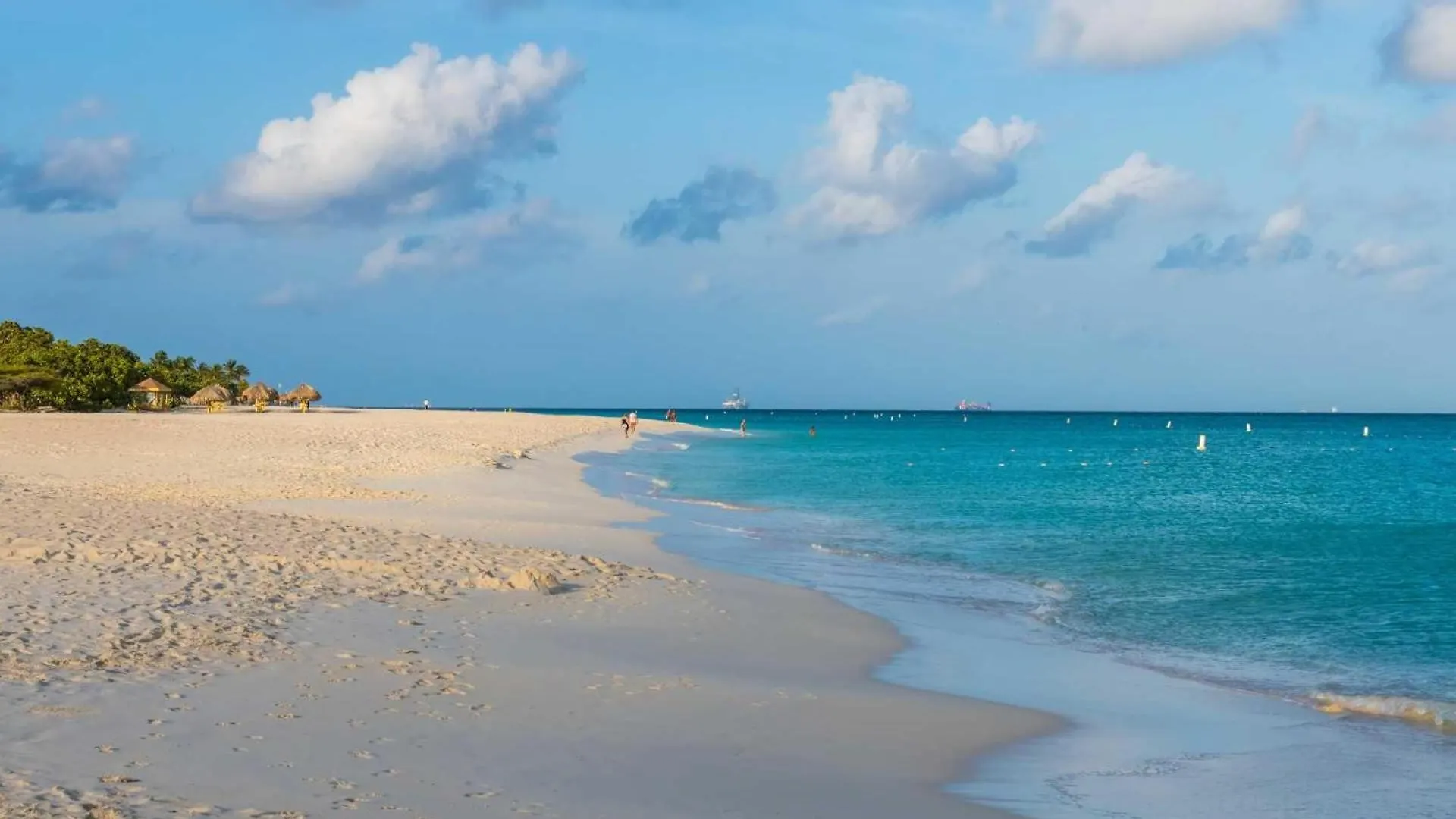 Beachfront - Best Beach View Studio - E422-1 Palm Beach