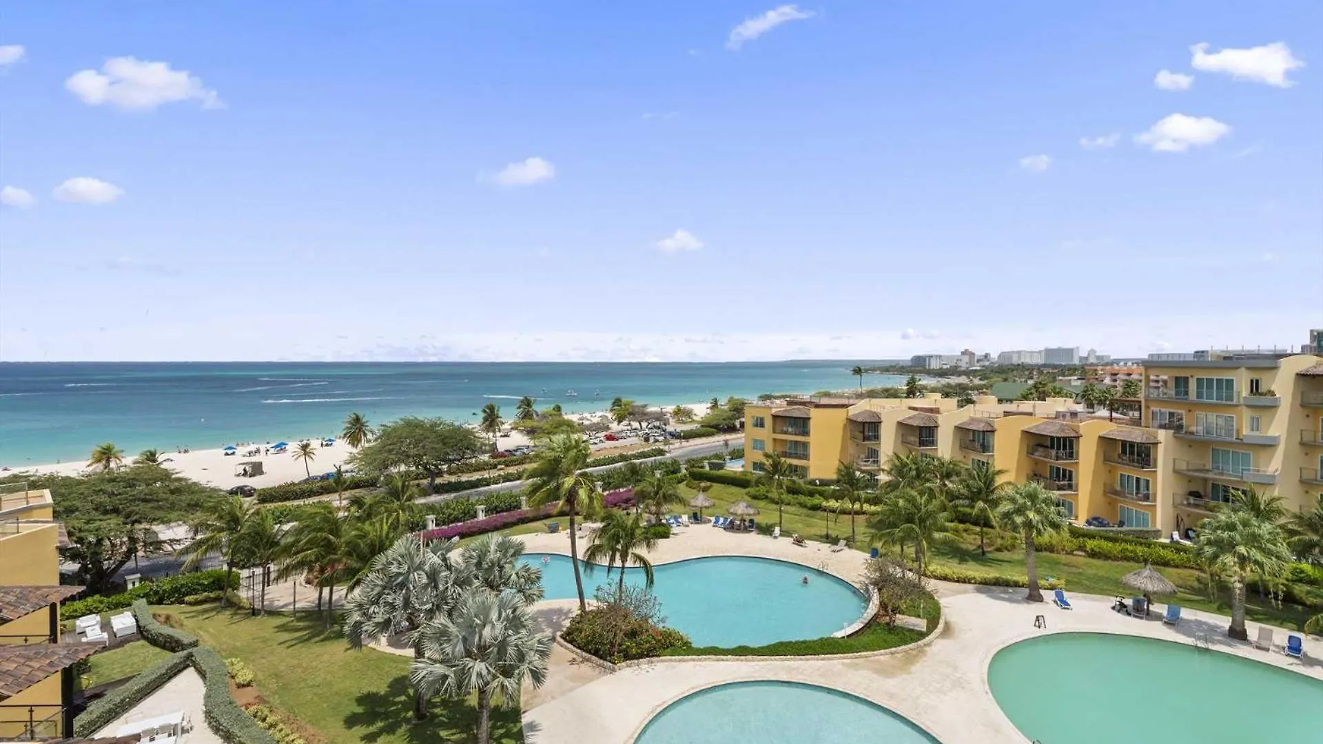 Beachfront - Best Beach View Studio - E422-1 Palm Beach Apartment